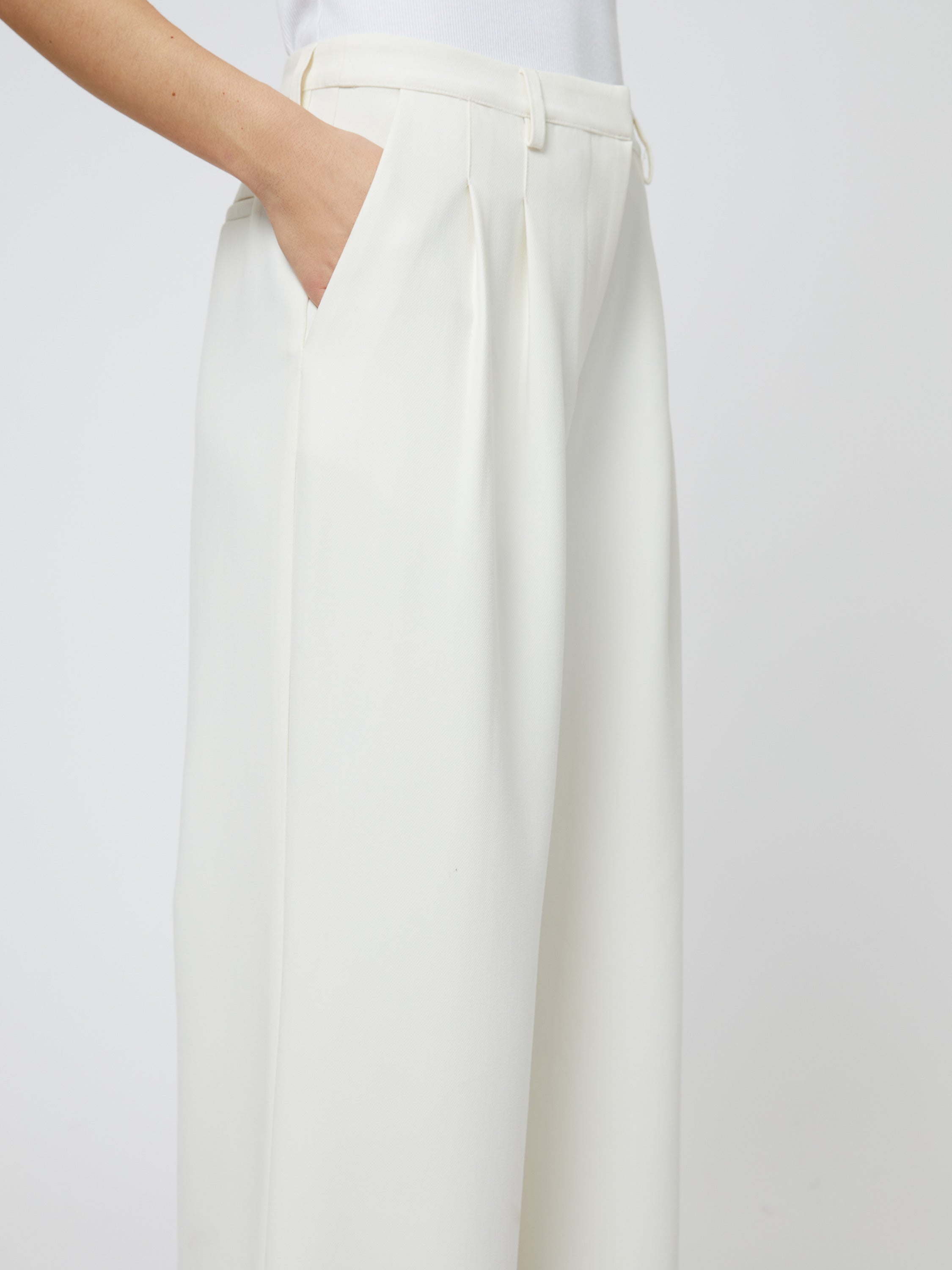 Azra Twill Pleated Trouser