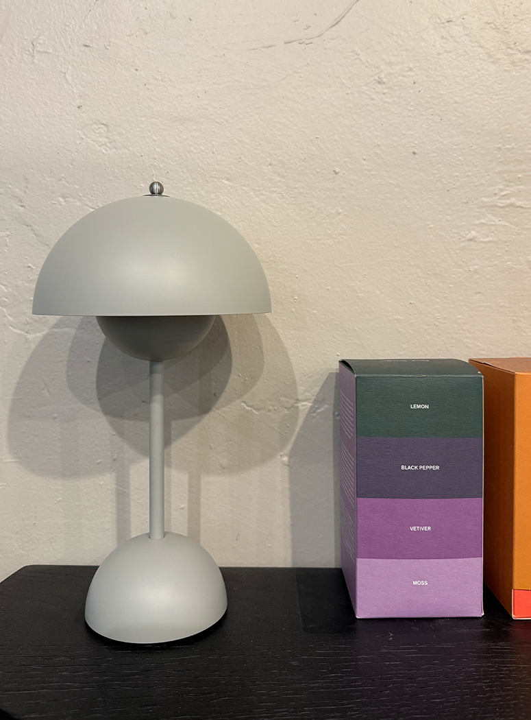 &Tradition Flowerpot VP9 Table Lamp