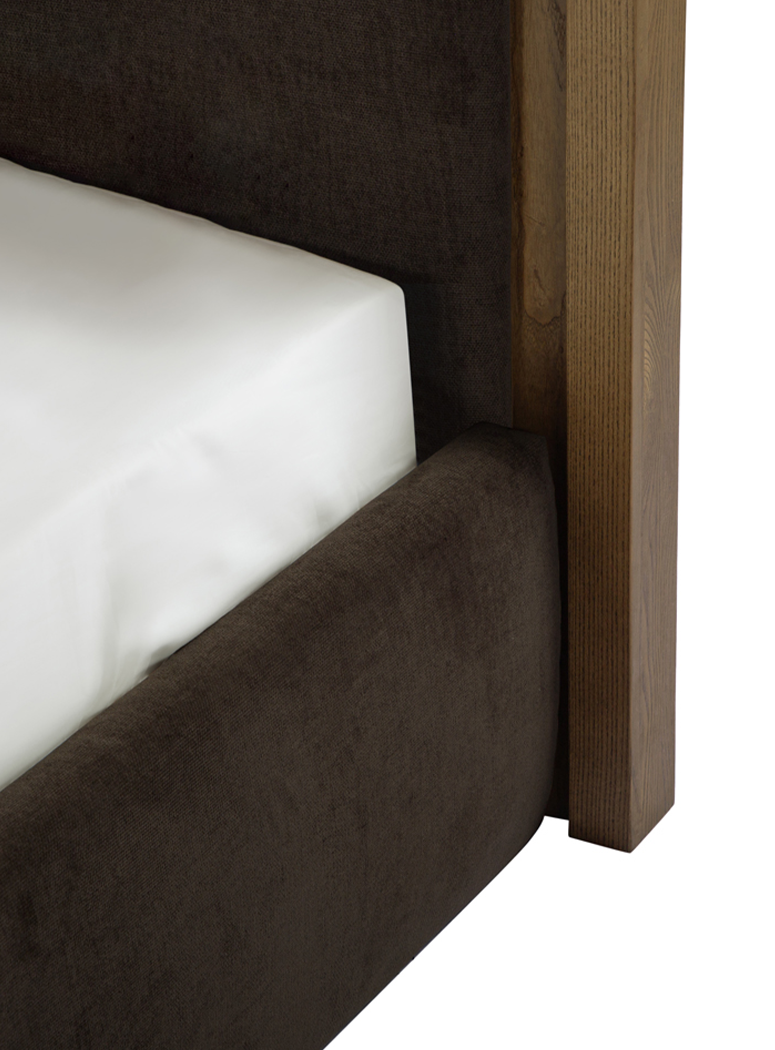 Ithariel Queen Bed,Warm Brown