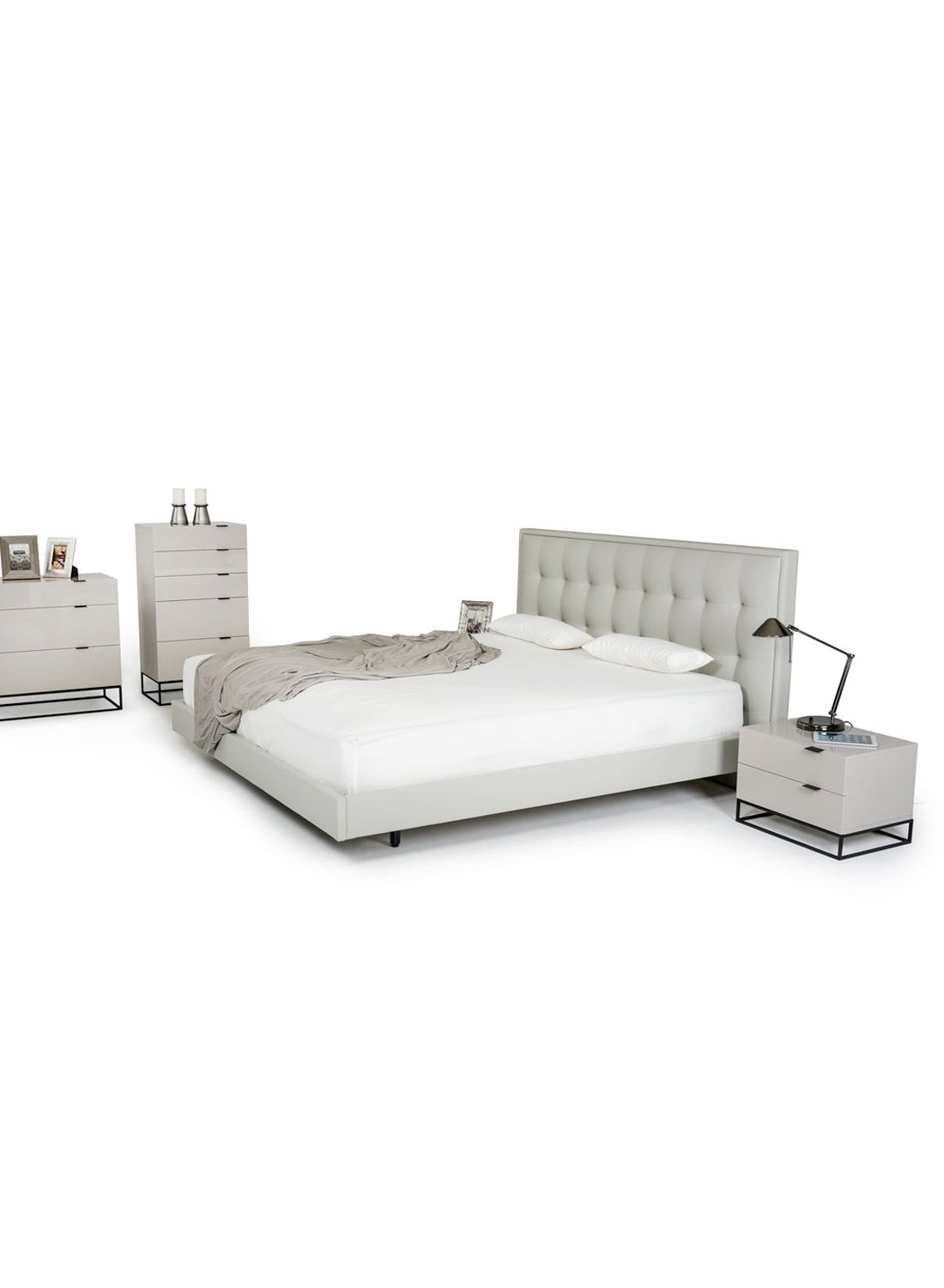 Silas Modern Bed